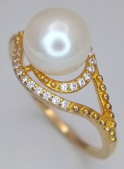 Anello in argento sterling placcato oro con perla 