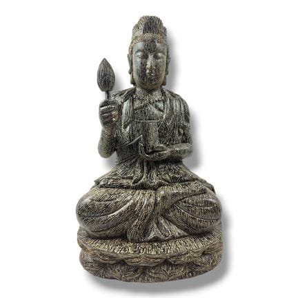 Eine handgeschnitzte Bodhisattva-Figur aus natürli