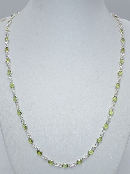 A 925 Sterling Silver Peridot Gemstone Chain Neckl