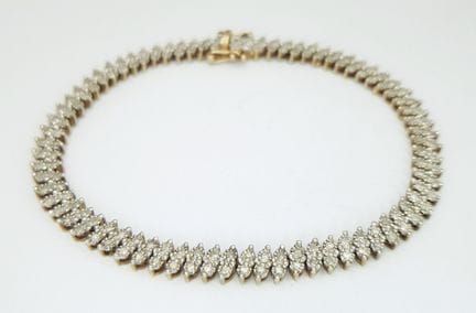 A 9K Yellow Gold, Diamond Set Bracelet. 1.00ctw. 1