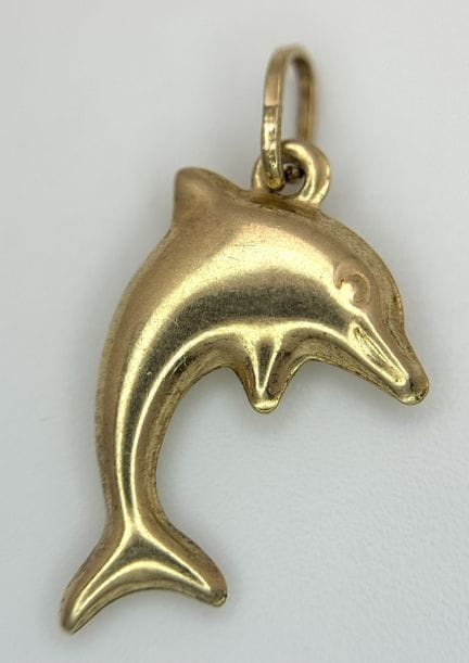 A 9K YELLOW GOLD, DOLPHIN CHARM / PENDANT. 0.5G. S