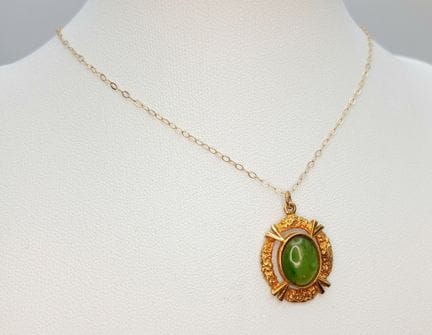 An Elegant Vintage Hallmarked 9k Yellow Gold and N