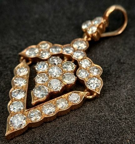 An 18K Yellow Gold, Hanging Grape Cluster Diamond 