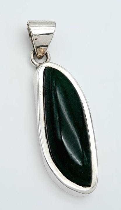 A Chic Sterling Silver and Green Aventurine Pendan