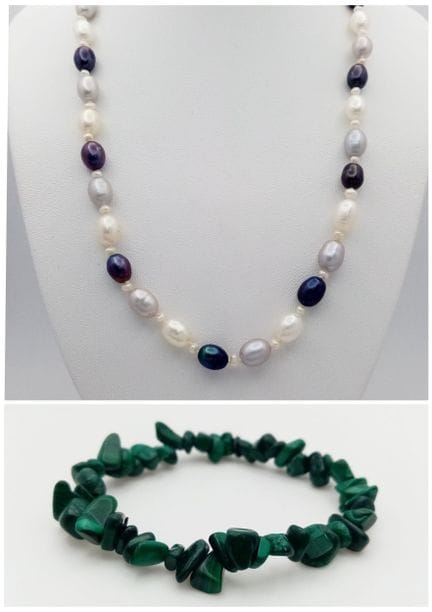 Una collana di perle d'acqua dolce multicolori con