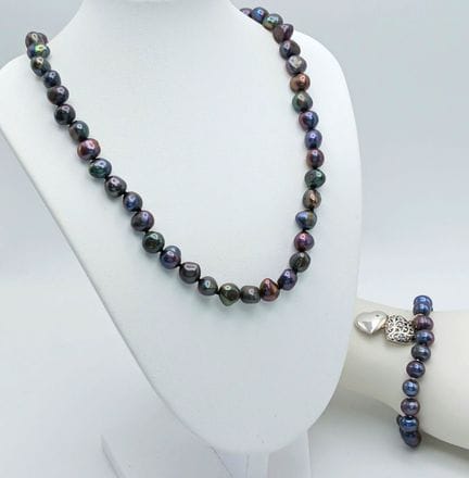 A Beautiful Dark Freshwater Pearl Necklace and Bra