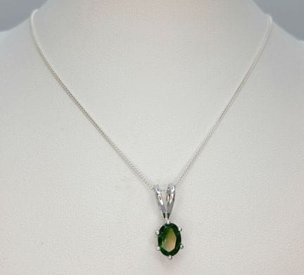 Collana con ciondolo solitario in argento sterling