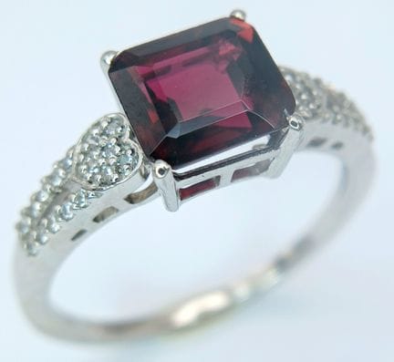 A FABULOUS 1.62CT NATURAL RUBELLITE RING SET IN PL