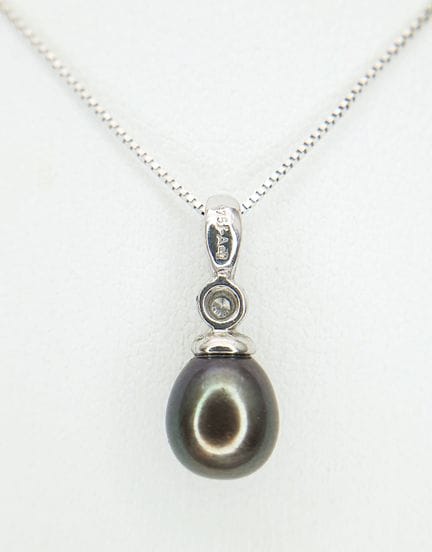 A Pretty 9k White Gold Cultured Pearl and Diamond 