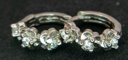 A PAIR OF 925 STERLING SILVER STONE SET HOOP EARRI