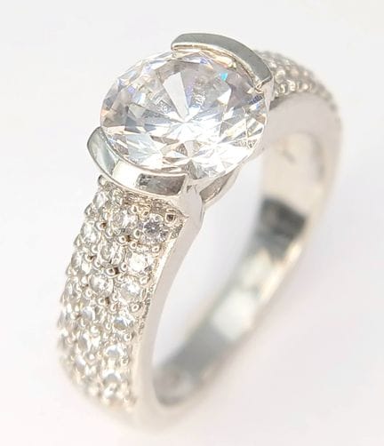 An Eye-Catching Sterling Silver Cubic Zirconia Rin