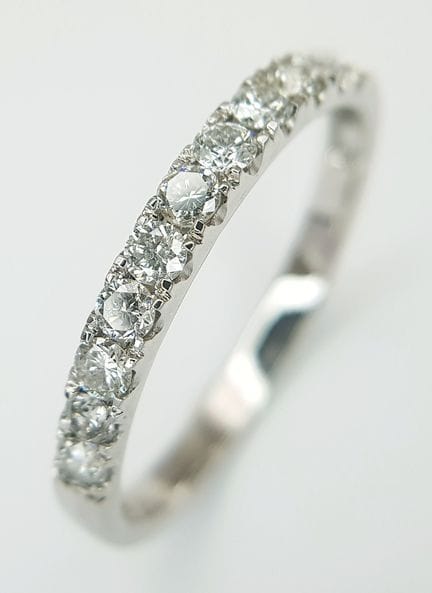 Anello "half-eternity" in oro bianco 18 carati con