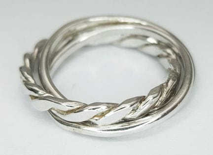 A STERLING SILVER, TRIPLE BAND RING. 5.4G, SIZE N.