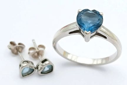 A Sterling Silver Blue Topaz Heart Ring (Size P), 