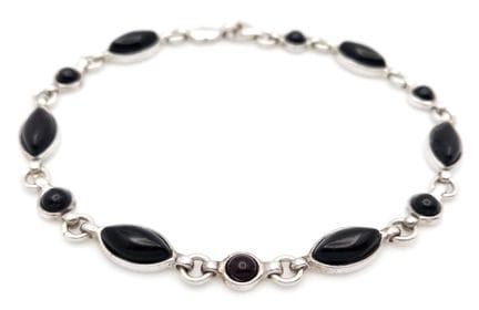 An Amber Link Bracelet set in 925 Silver. 18cm. 7.