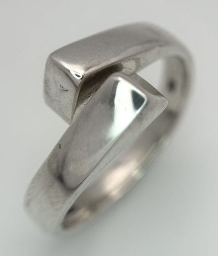 A STERLING SILVER, OPEN BAND RING. 5.6G, SIZE L. 4