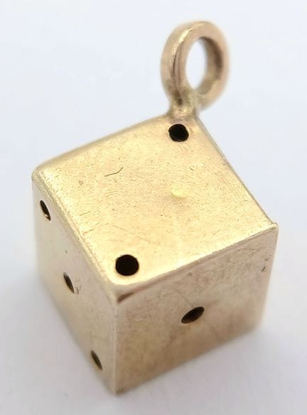 A 9K YELLOW GOLD, DICE CHARM / PENDANT. NEEDS A JU