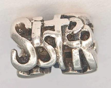 A Pretty 925 Sterling Silver "SISTER" Lettered Cha