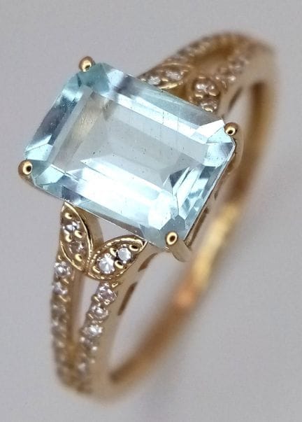 A 14K Gold, Aquamarine and Diamond Ring. A 1.43ct 
