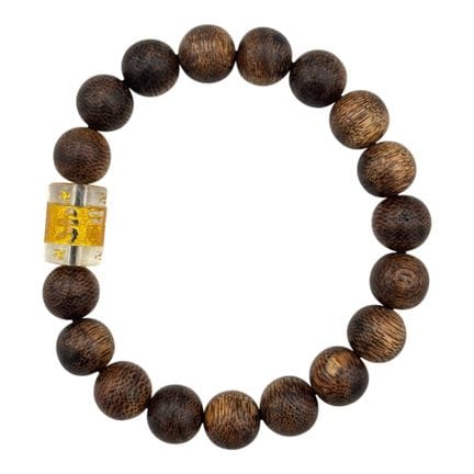 Una pulsera de oración de cuentas de madera de aga