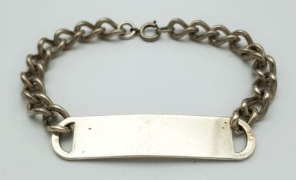 Una pulsera vintage de plata de ley con nombre. 19