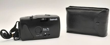 Eine Vintage Panorama Wide Pic 35mm Filmkamera mit