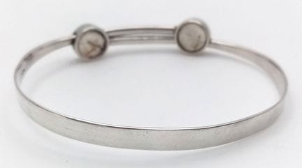 Une sélection de bijoux en argent 925. Un bracelet