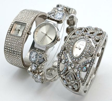 Colección de tres relojes de pulsera de moda para 