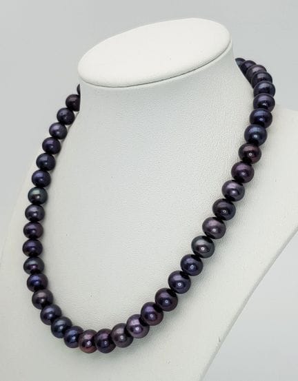 Un ravissant ensemble composé d'un collier et d'un