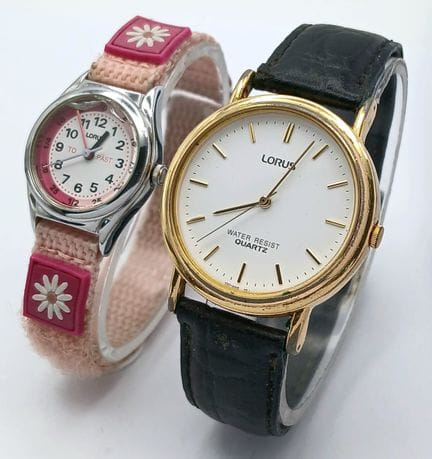 Un par de relojes de pulsera Lorus. Incluye un rel