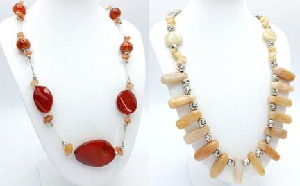 Un par de collares con cuentas mixtas de ágata y o