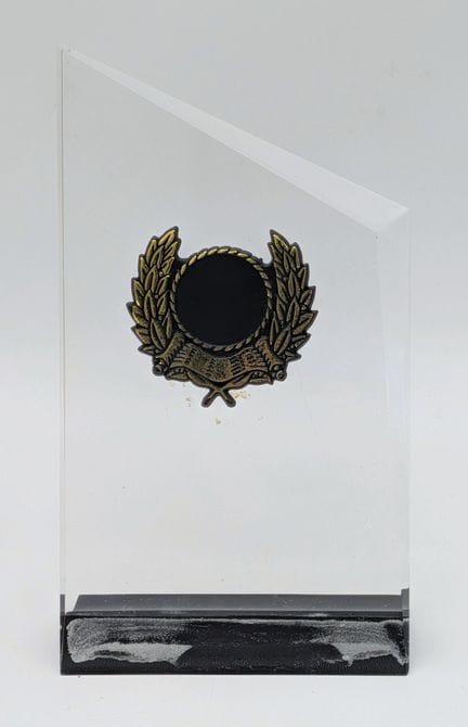 Trofeo in acrilico con confezione regalo. È compos