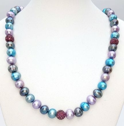 Un joli collier à un rang de perles d'eau douce, m