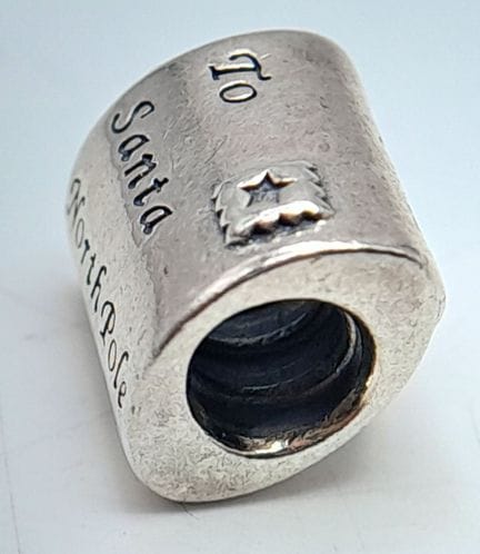 Un charm de Pandora «Carta a Papá Noel» de plata 9