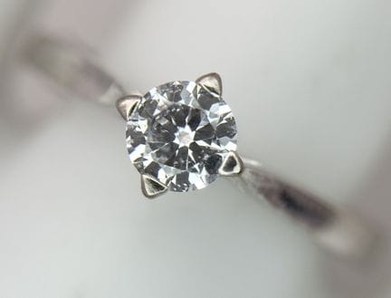 Anello solitario "Browns" in oro bianco 18 carati 