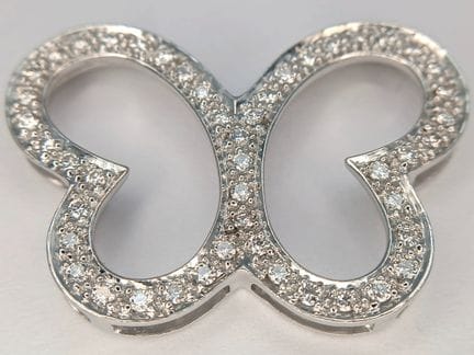 Colgante de mariposa de oro blanco de 18 quilates 