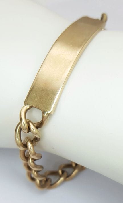 Una pulsera clásica vintage de oro de 9 quilates c