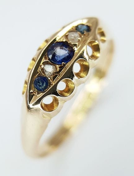 ANILLO DE ORO AMARILLO DE 18 QUILATES, DE ESTILO A