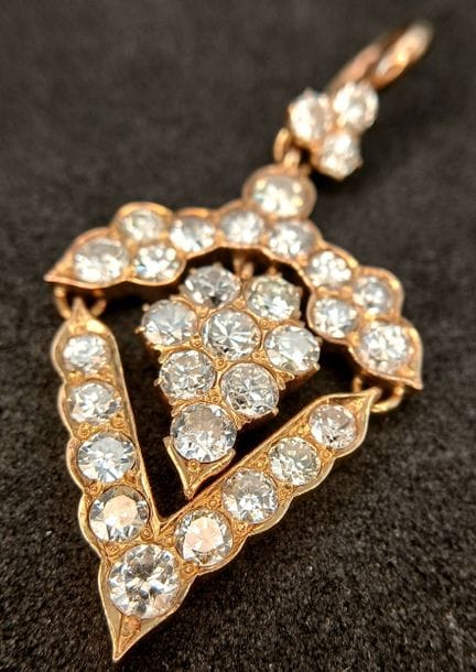 Pendentif en or jaune 18 carats représentant une g