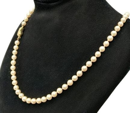 A Cultured Golden Tint Pearl Necklace with a 14K C