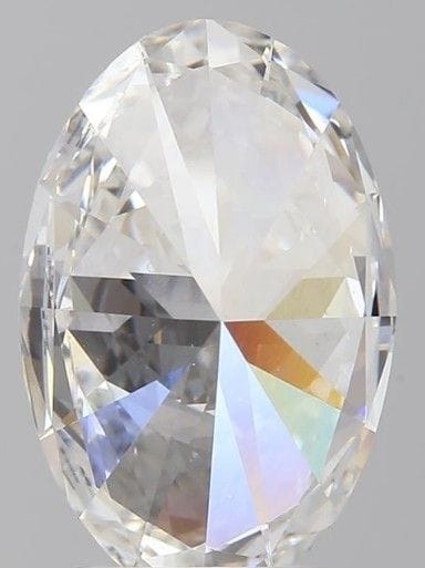 Diamant synthétique de 2,51 carats, taille ovale. 