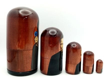 Ensemble de cinq poupées emboîtables en bois « Rol