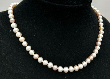 A Cultured Pearl Necklace with Pastel Shades and a