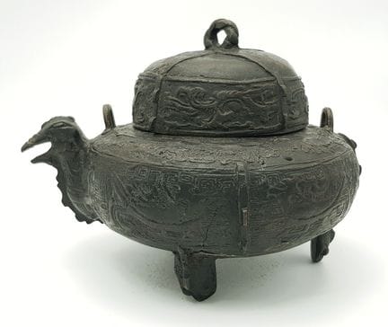 Una magnífica jarra china de bronce de la dinastía
