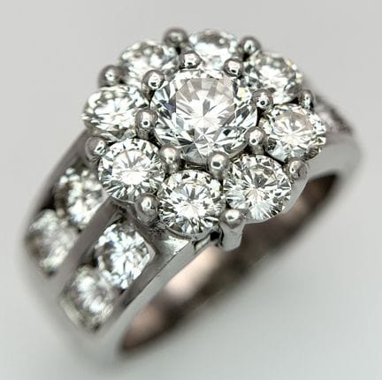 An 18K White Gold and Diamond Dress Ring. A 0.75ct