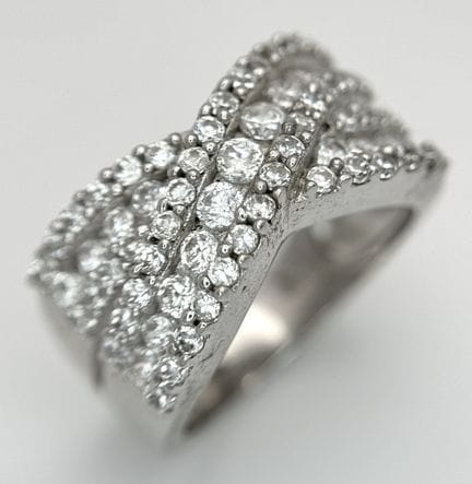 BAGUE EN ARGENT MASSIF, SERTIE DE PIERRES, MODÈLE 