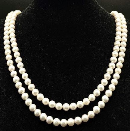 Un precioso collar de perlas de agua dulce de dobl