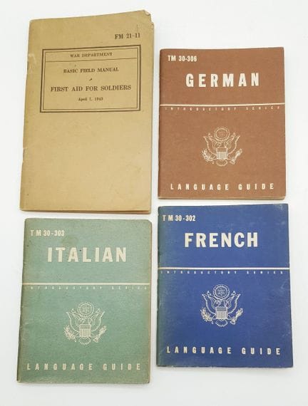 Cuatro libros del Departamento de Guerra de EE. UU