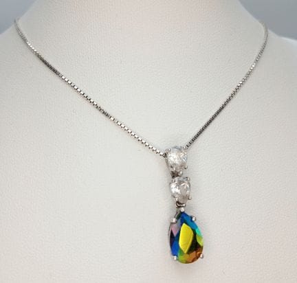 Un impresionante collar con colgante de plata ital