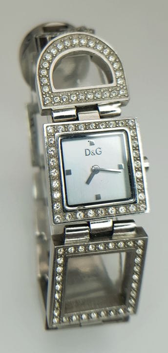 Un reloj de vestir para mujer de Dolce &amp; Gabba